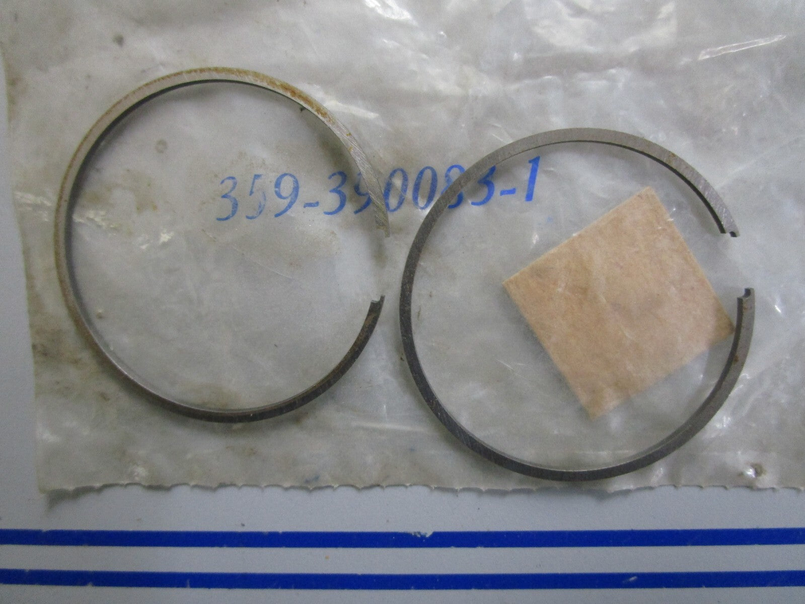 *NEW OEM* 0820 OMC Johnson Evinrude 2 Piston Ring Set 390083 0390083