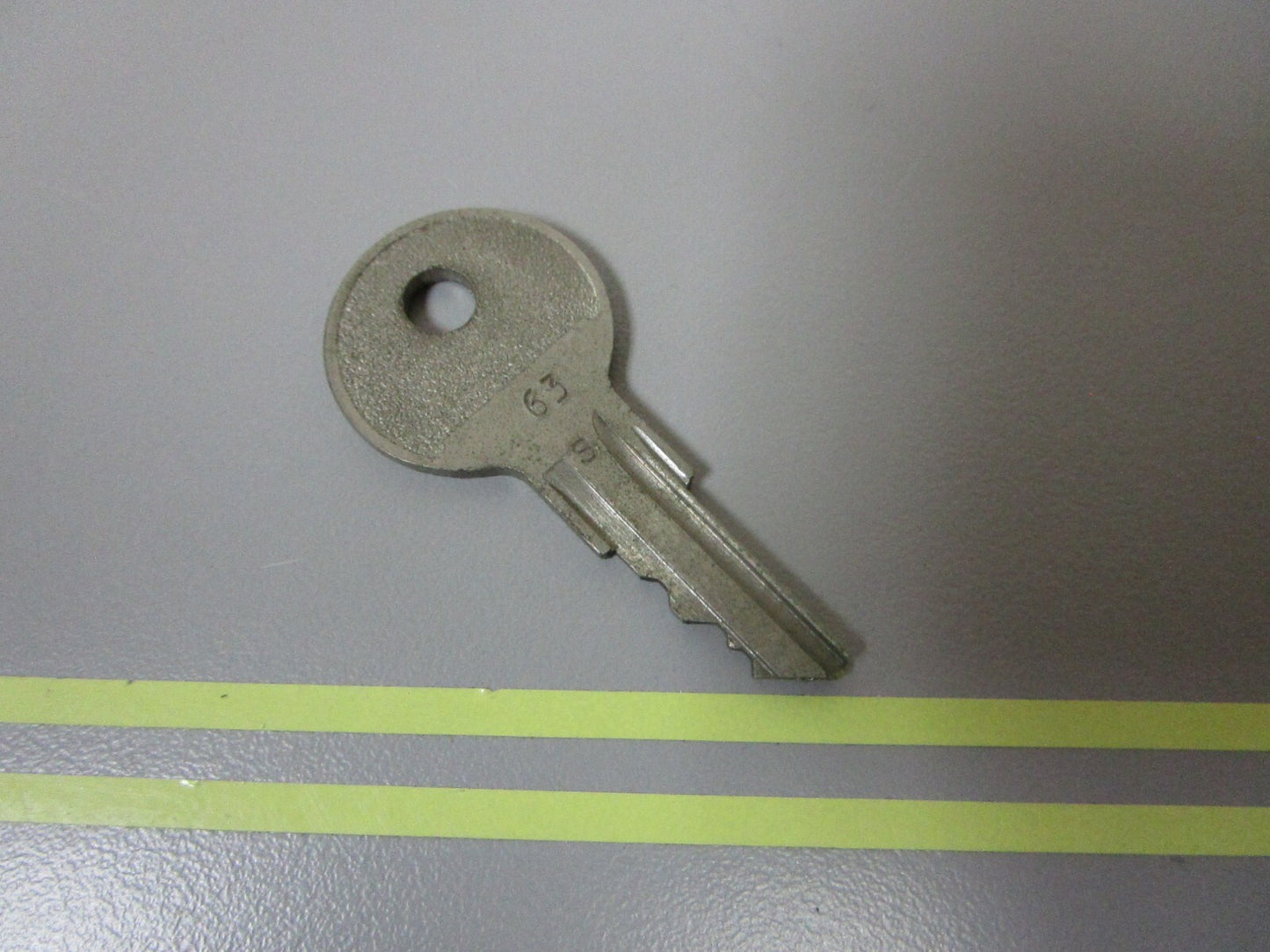 *NEW OEM* 0810 OMC Johnson Evinrude Ignition Key 77-63 501812 0501812