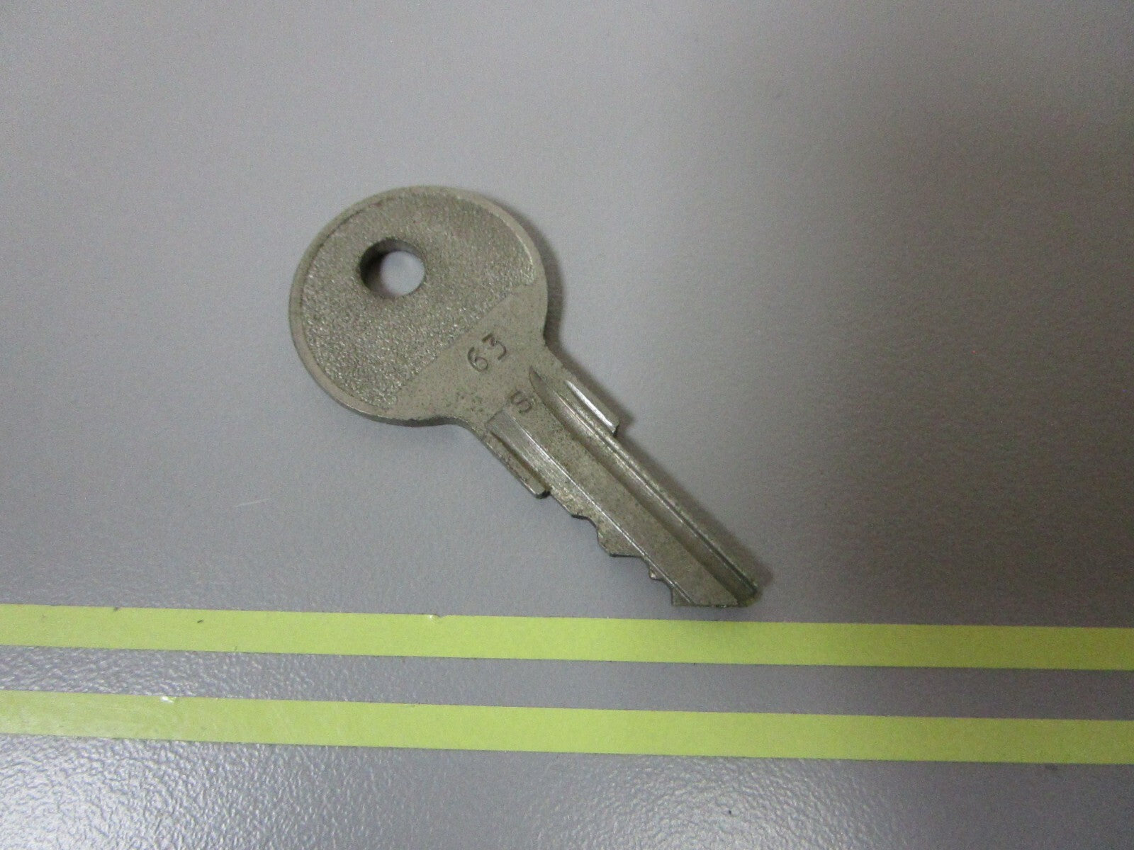 *NEW OEM* 0810 OMC Johnson Evinrude Ignition Key 77-63 501812 0501812