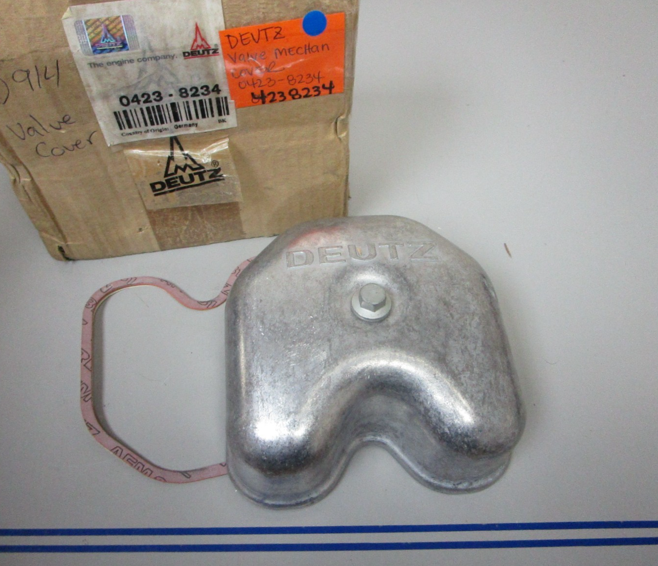 *NEW OEM* 0720 Deutz Valve Mechan Cover 0423-8234