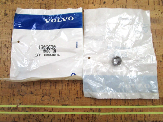 *NEW OEM* (LOT OF 2) 0750 Volvo Penta VALVE STEM SEAL 1306630
