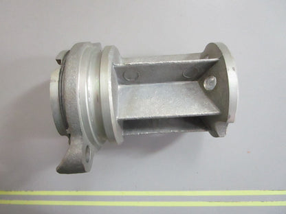 *NEW OEM* 0820 OMC Johnson Evinrude Bearing Carrier 384714 0384714 384711