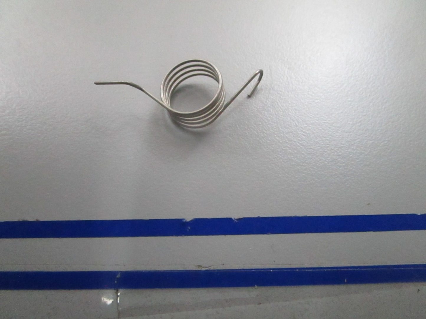 *NEW OEM* 0810 OMC Johnson Evinrude Spring 319023 0319023