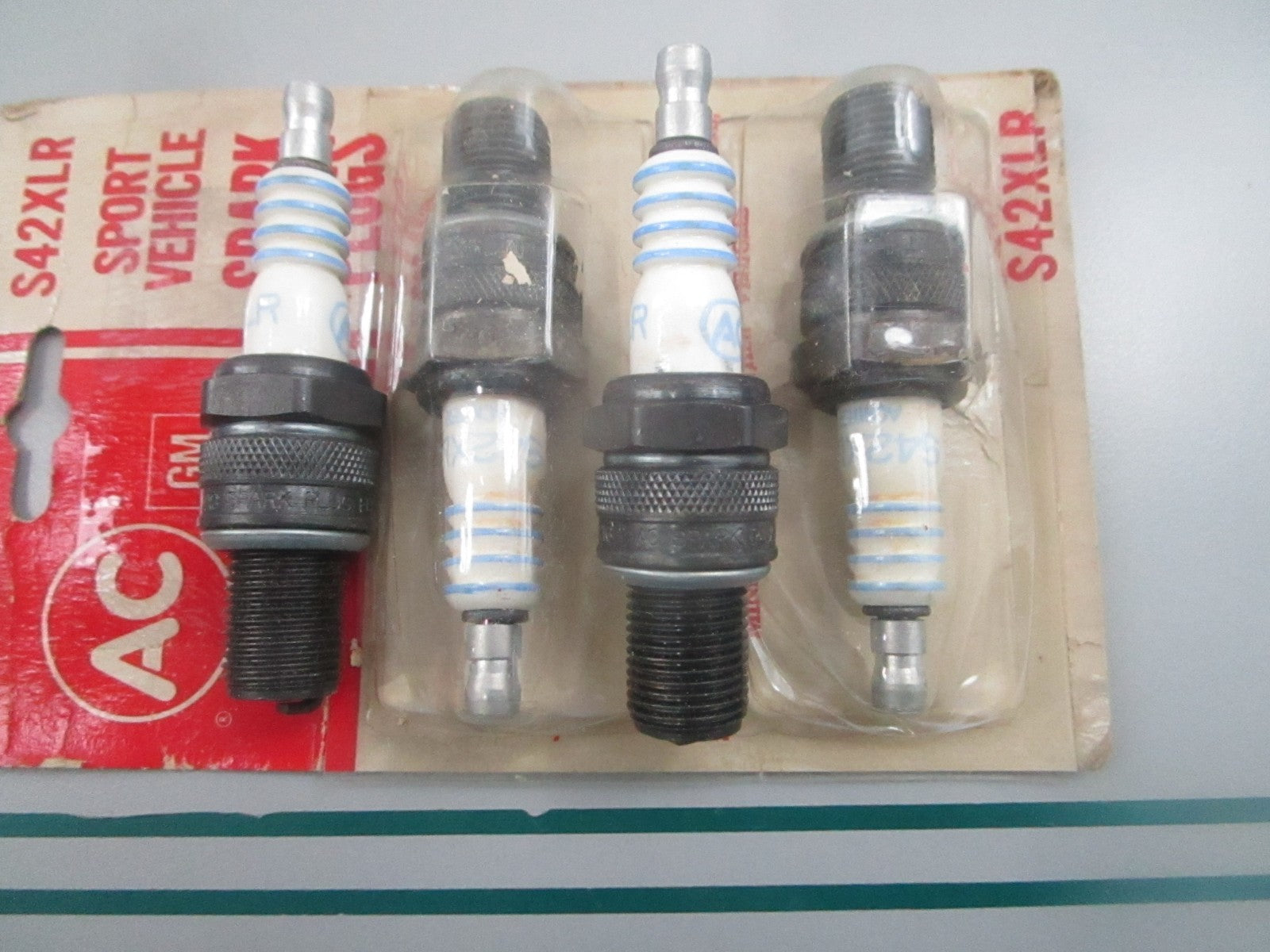 ACDelco  S42XLR Marine Spark Plug (LOT OF 4) NEW OEM 0810