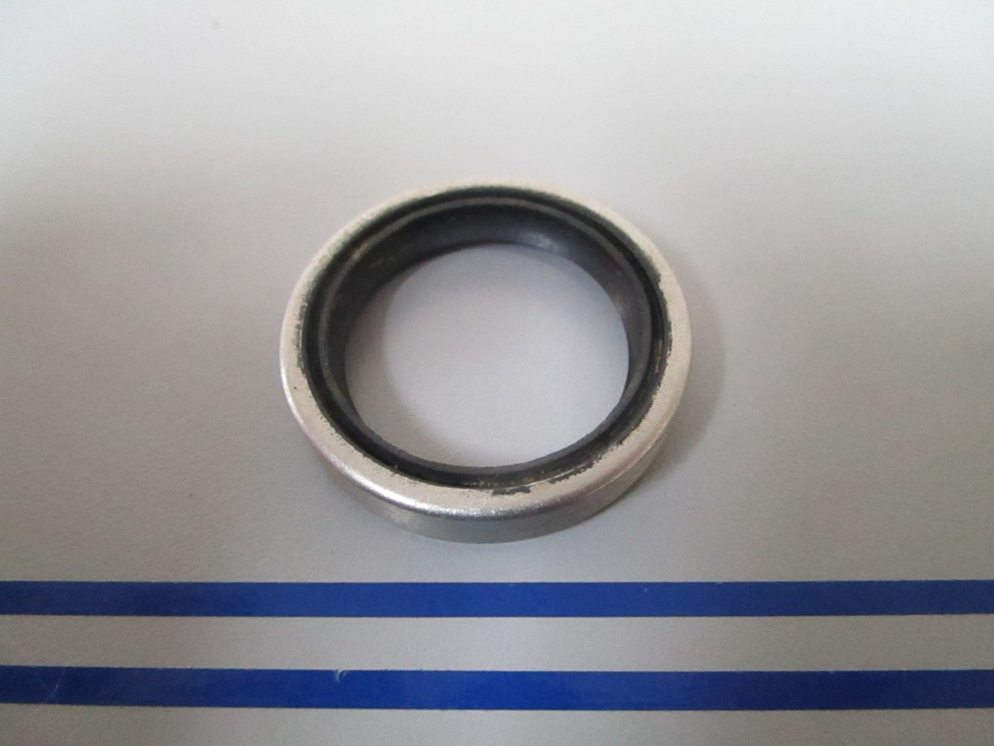 NEW OEM 308500 0308500 OMC Johnson Evinrude Seal 0810