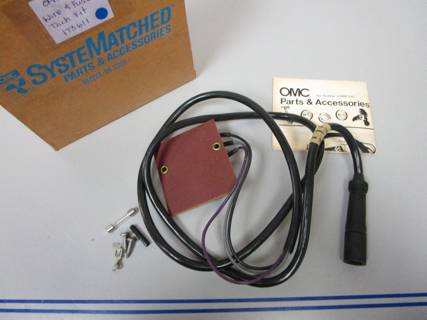 *NEW OEM* 0810 OMC Johnson Evinrude Wire & Fuse Tach Kit 173611 0173611