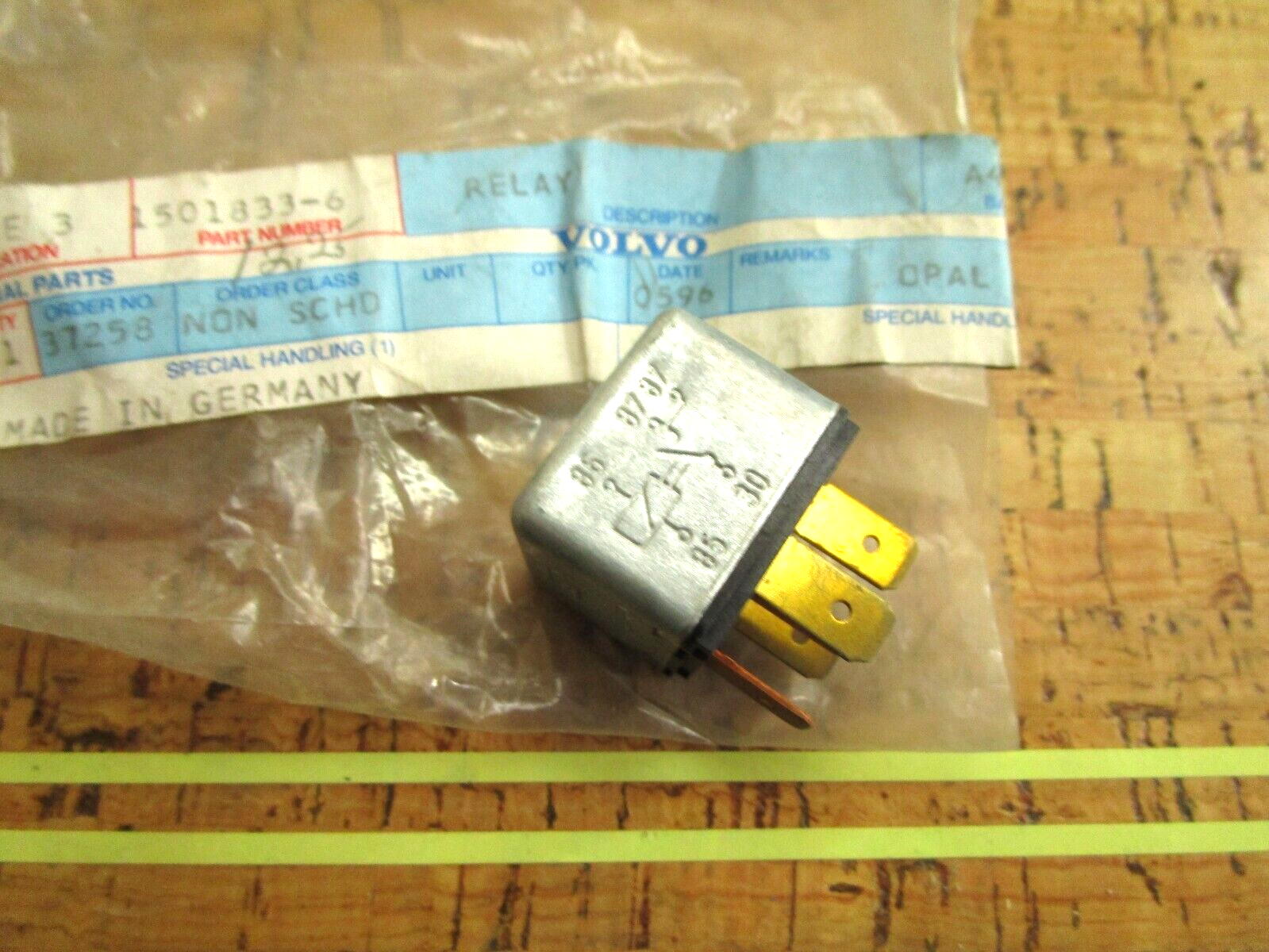 *NEW OEM* 0750 Volvo Penta RELAY 1501833
