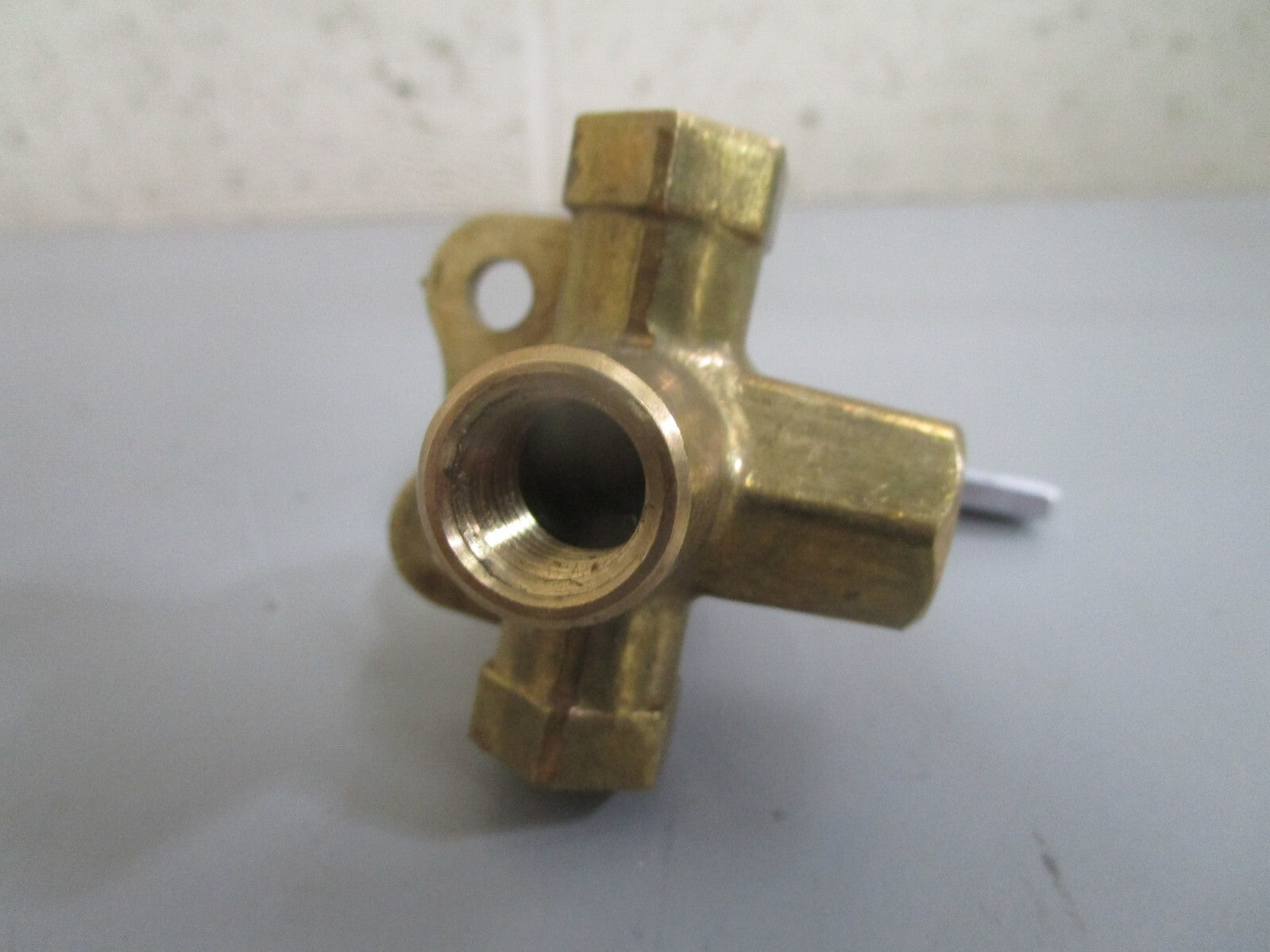 *NEW OEM* 0810 OMC Johnson Evinrude 4 Way Valve Only 171679 0171679