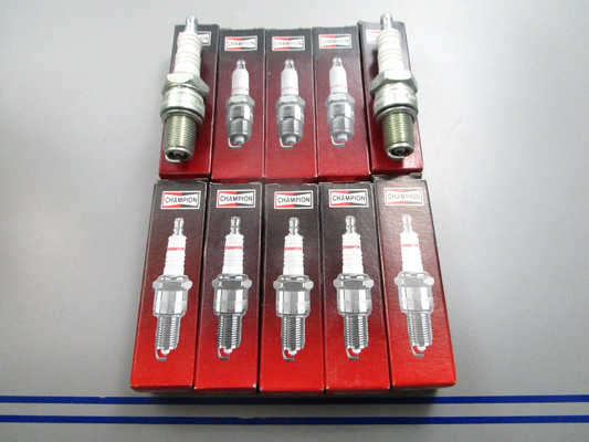 NEW (LOT OF 10) Champion RN5C Spark Plug 0810