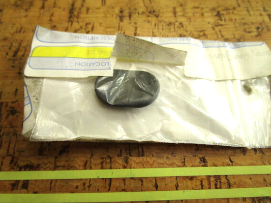 *NEW OEM* 0750 OMC Johnson Evinrude PLUG 126210 0126210