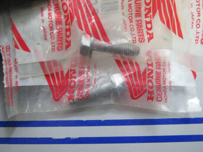 *NEW OEM* (LOT OF 2) 0810 Honda Flange Bolt 90013-ZV4-010