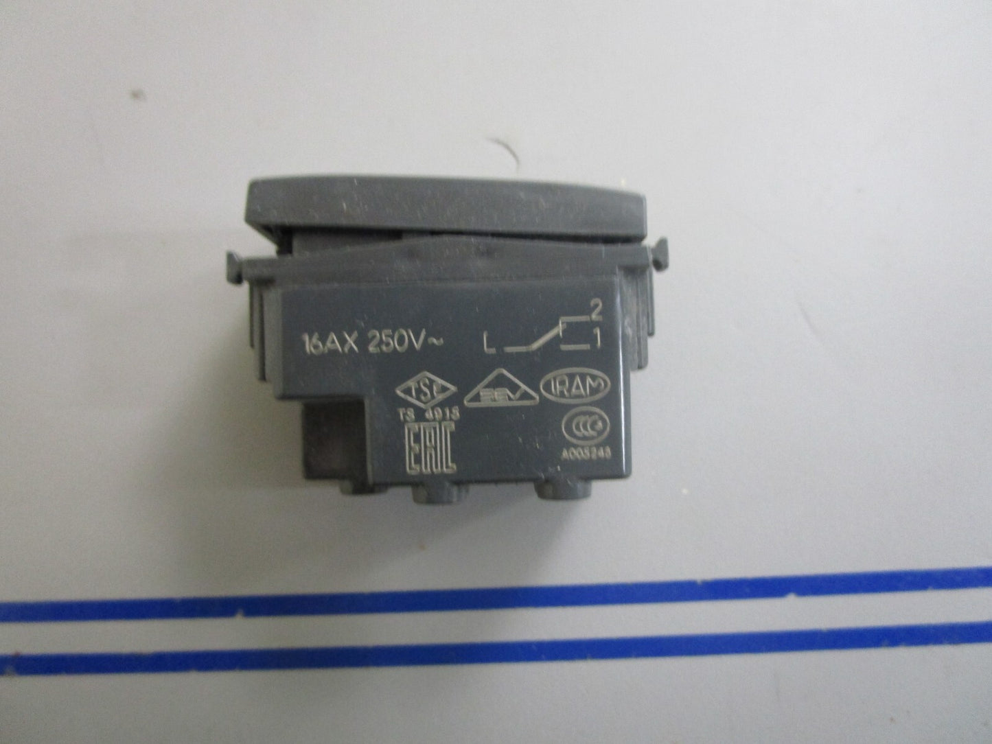 *NEW OEM* 0810 Vimar EIKON 1P NO 10A Switch 20008