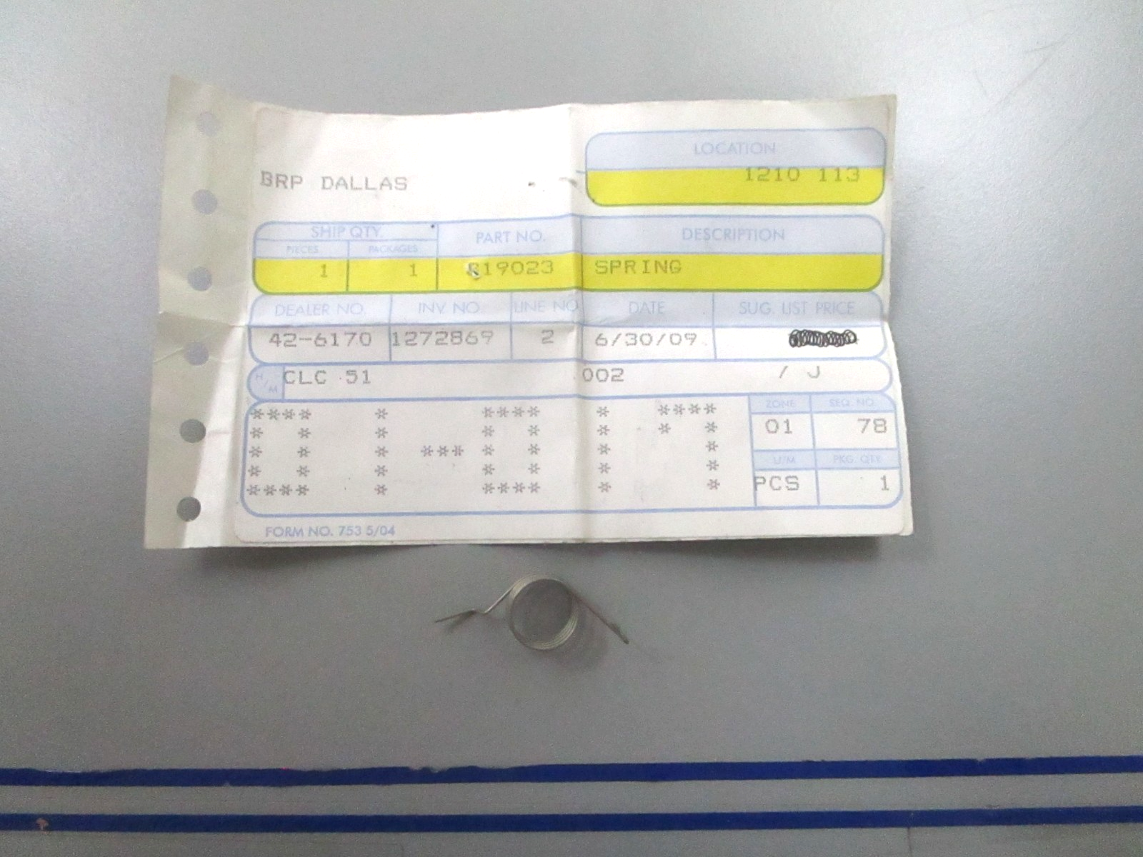 *NEW OEM* 0810 OMC Johnson Evinrude Spring 319023 0319023