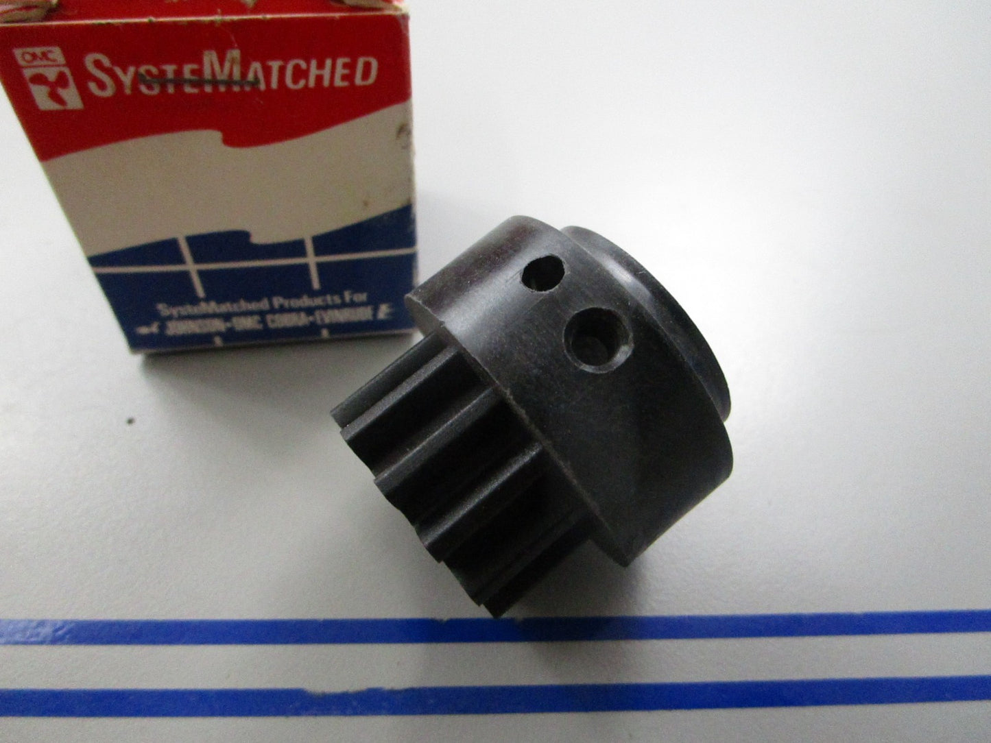 *NEW OEM* 0810 OMC Johnson Evinrude Pinion 328229 0328229