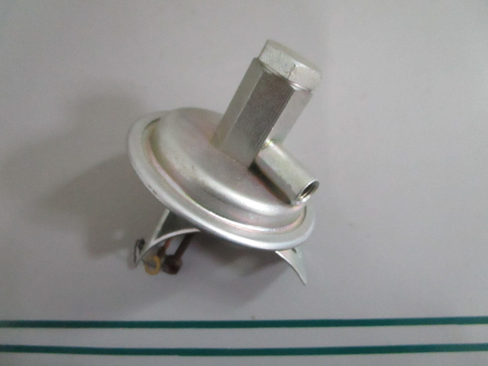 NEW OEM 0001581018 1237121301 Mercedes-Benz Bosch Vacuum Box 0820
