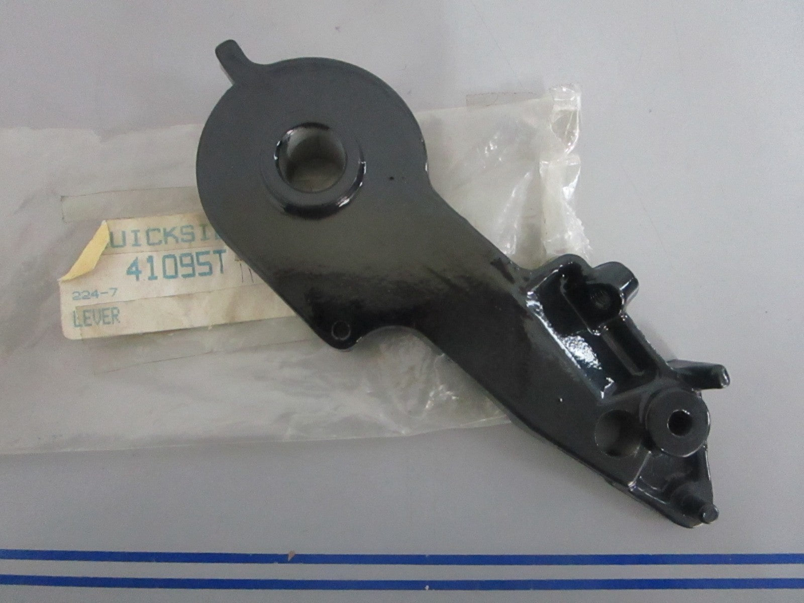NEW OEM 41095T Mercury Quicksilver Lever 0820