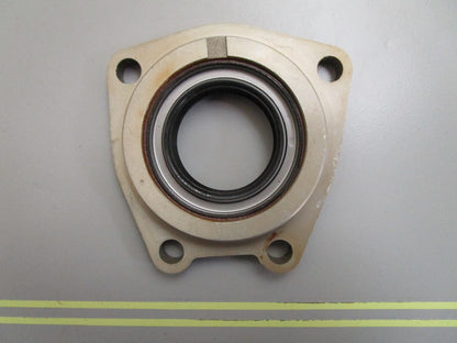 *NEW OEM* 0820 OMC Johnson Evinrude Retainer & Seal Ay 981554 0981554