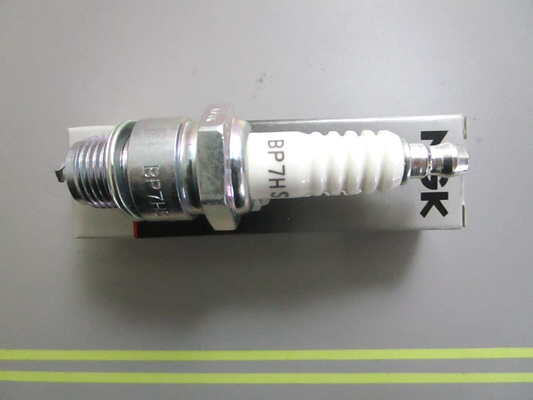 *NEW* 0810 NGK Spark Plug BP7HS