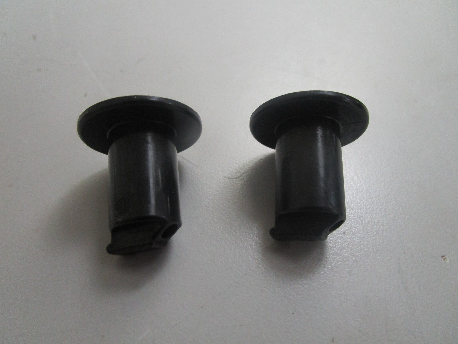 *NEW OEM* (LOT OF 2) 0720 OMC Johnson Evinrude Drain Nozzle 336217 0336217
