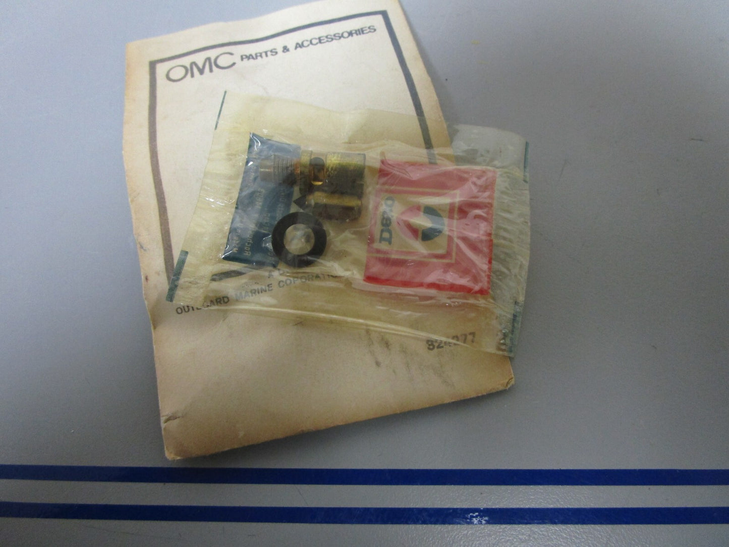 *NEW OEM* 0810 OMC Johnson Evinrude Needle & Seat 380148 0380148