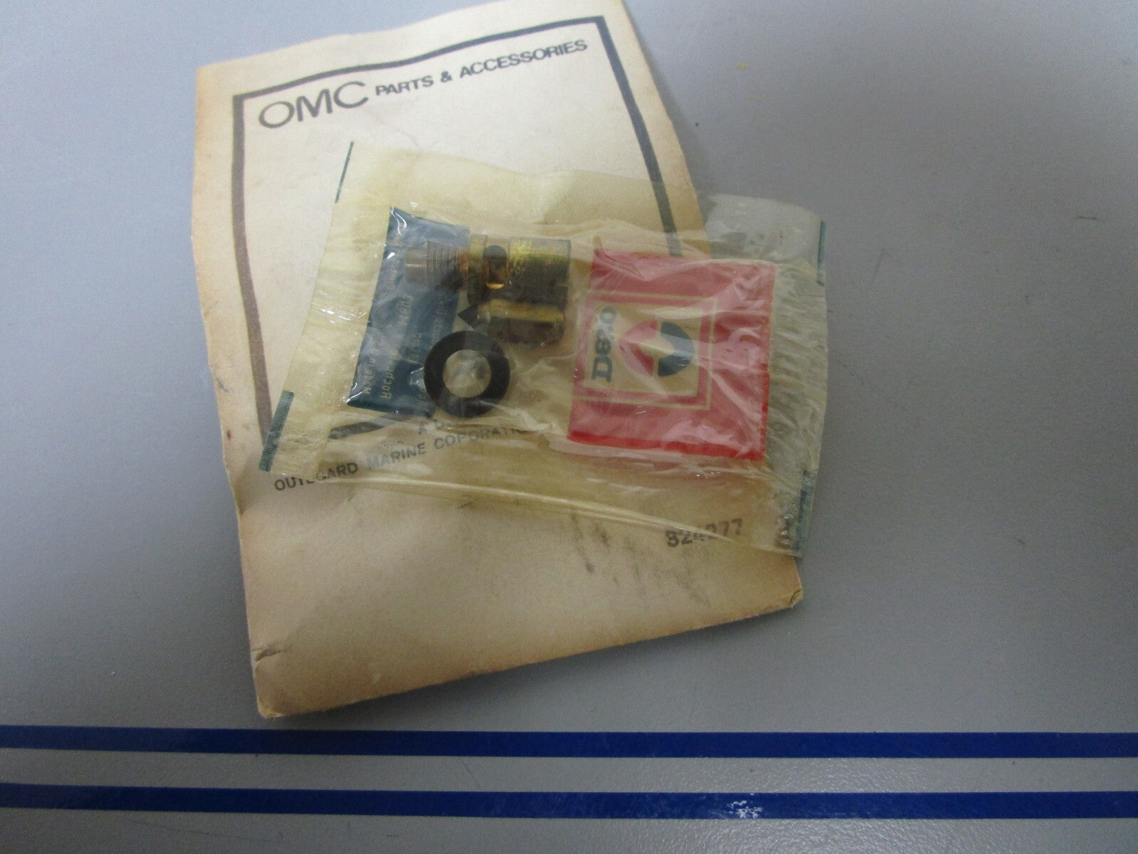 *NEW OEM* 0810 OMC Johnson Evinrude Needle & Seat 380148 0380148