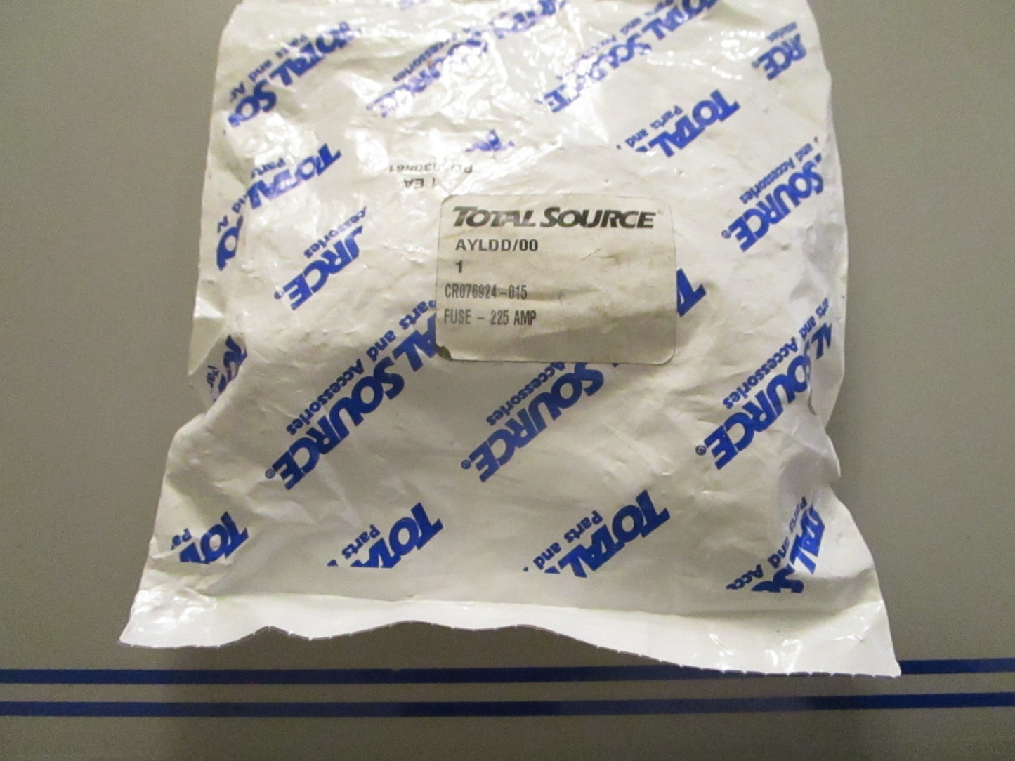 NEW Replaces: Crown CR076924-015 Total Source 225 AMP Forklift Fuse 0720