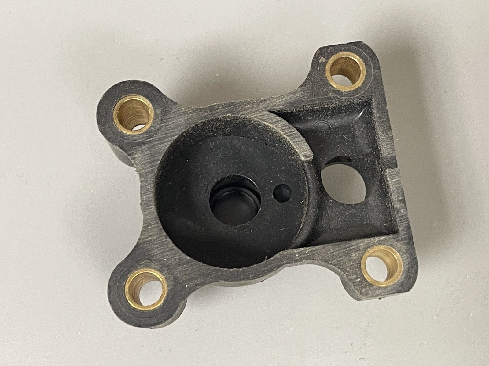 NEW OEM 388289 Johnson Evinrude Water Pump Impeller Housing 0670