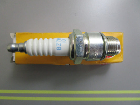 *NEW OEM* 0810 NGK Spark Plug BZ7HS-10