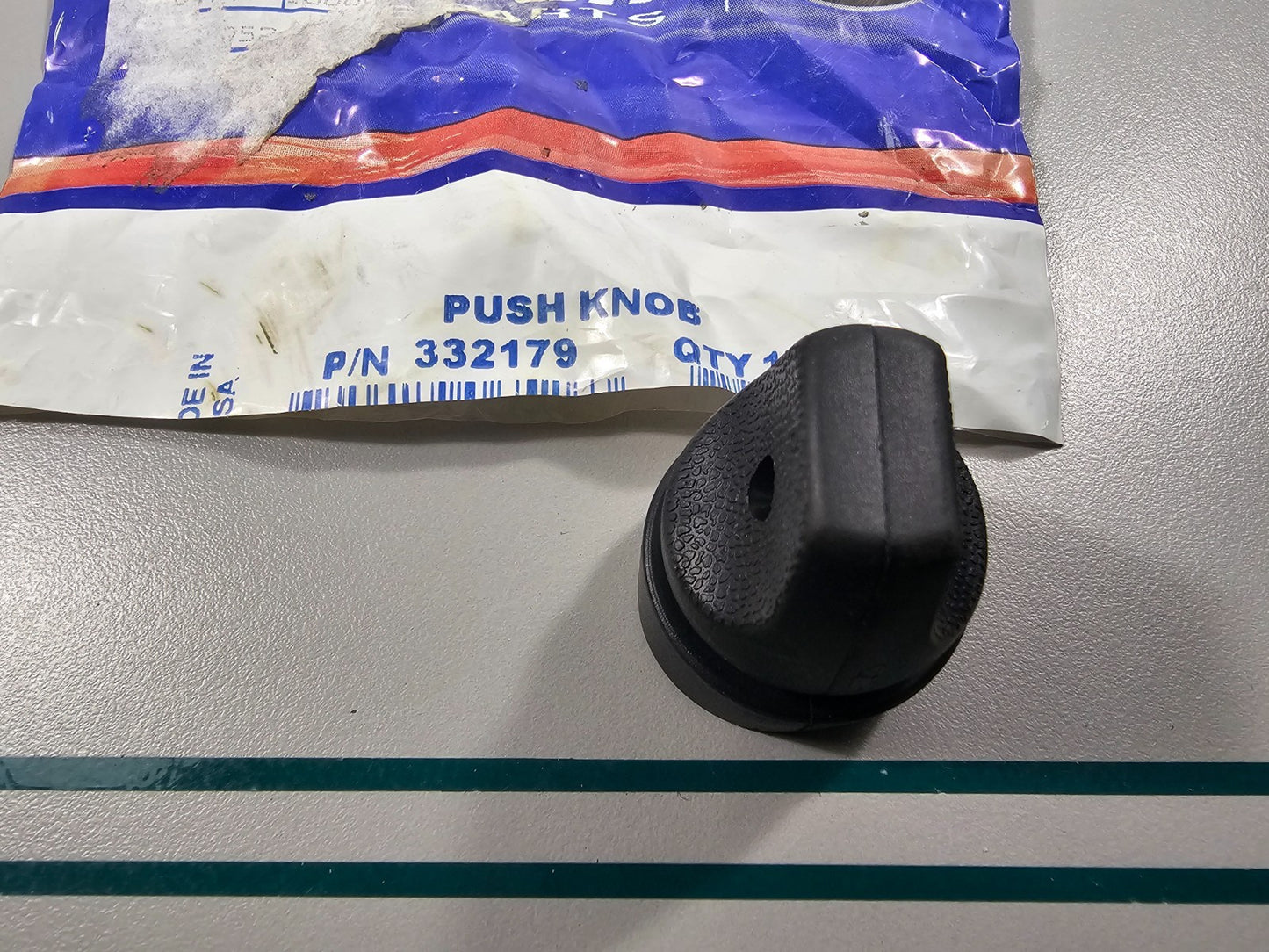 NEW OEM 332179 0332179 OMC Johnson Evinrude Push Knob  0810