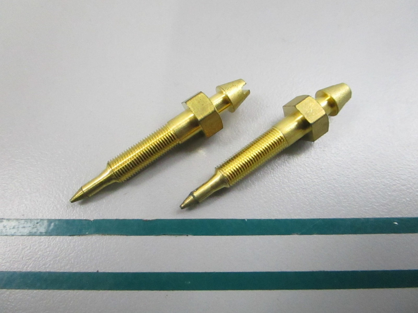 NEW OEM (LOT OF 2) 3302-9052 Mercury Quicksilver Screw 0810