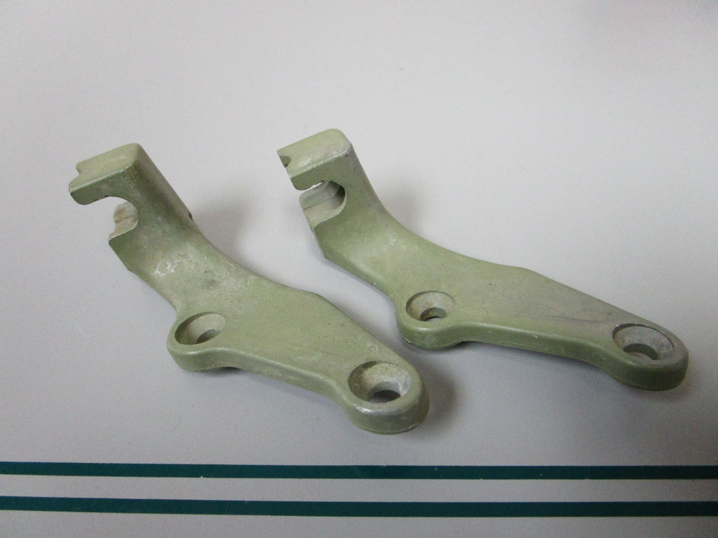 NEW OEM (LOT OF 2) 321637 0321637 OMC Johnson Evinrude Shift Bracket 0810
