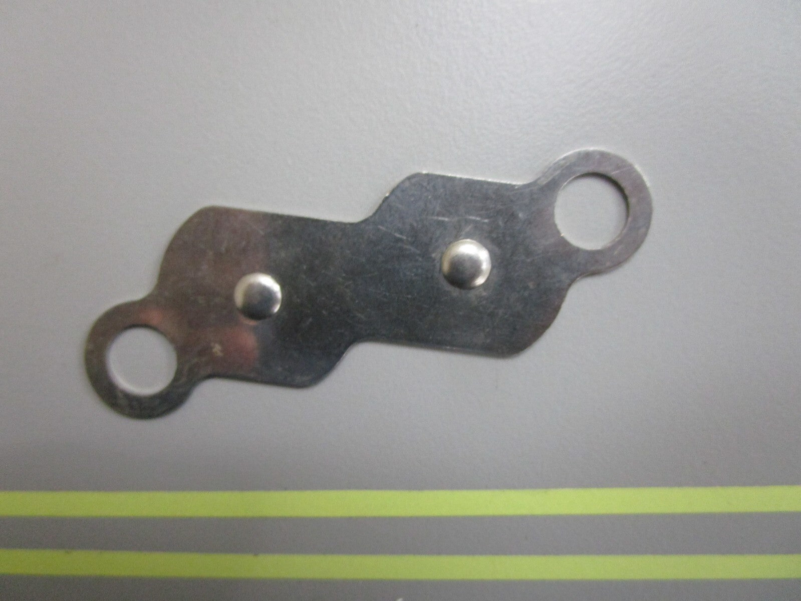 *NEW OEM* 0810 OMC Johnson Evinrude Clamp 323400 0323400