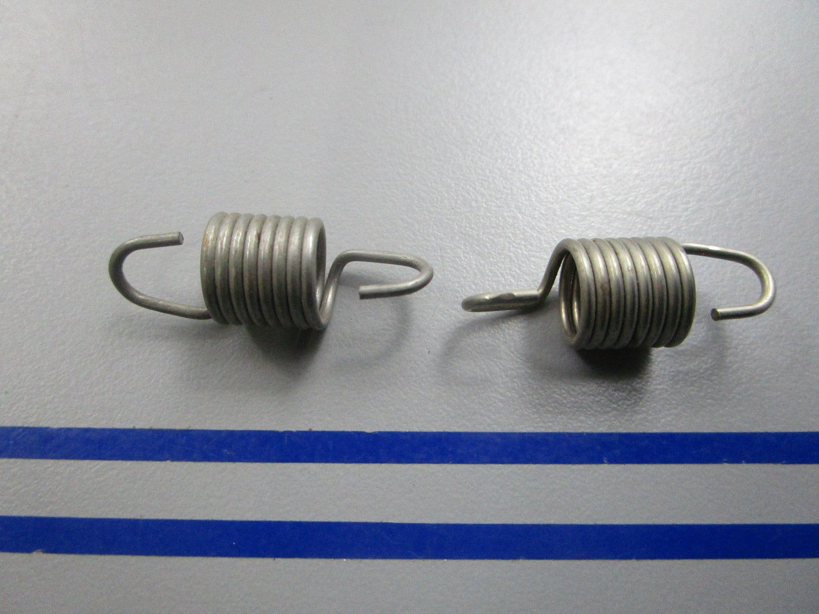 NEW OEM (LOT OF 2) 315176 0315176 OMC Johnson Evinrude Starter Lock Spring 0810