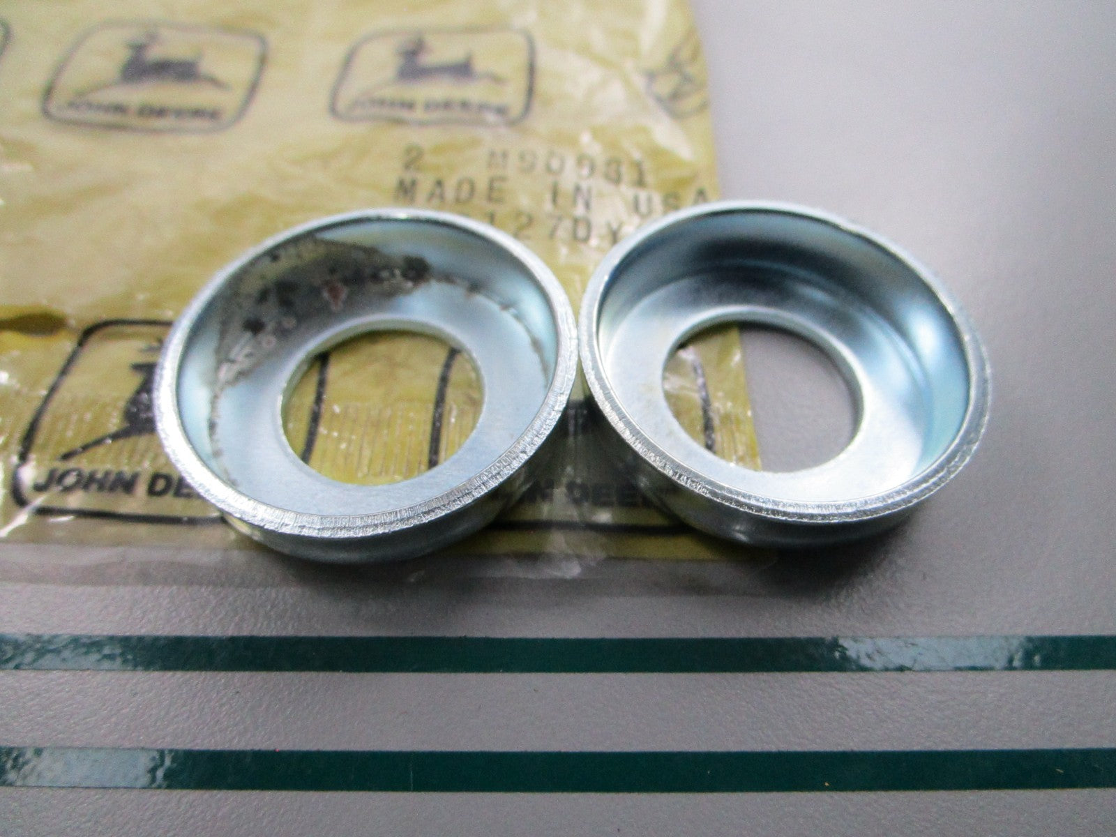 NEW OEM (LOT OF 2) M90981 John Deere Retainer 0810