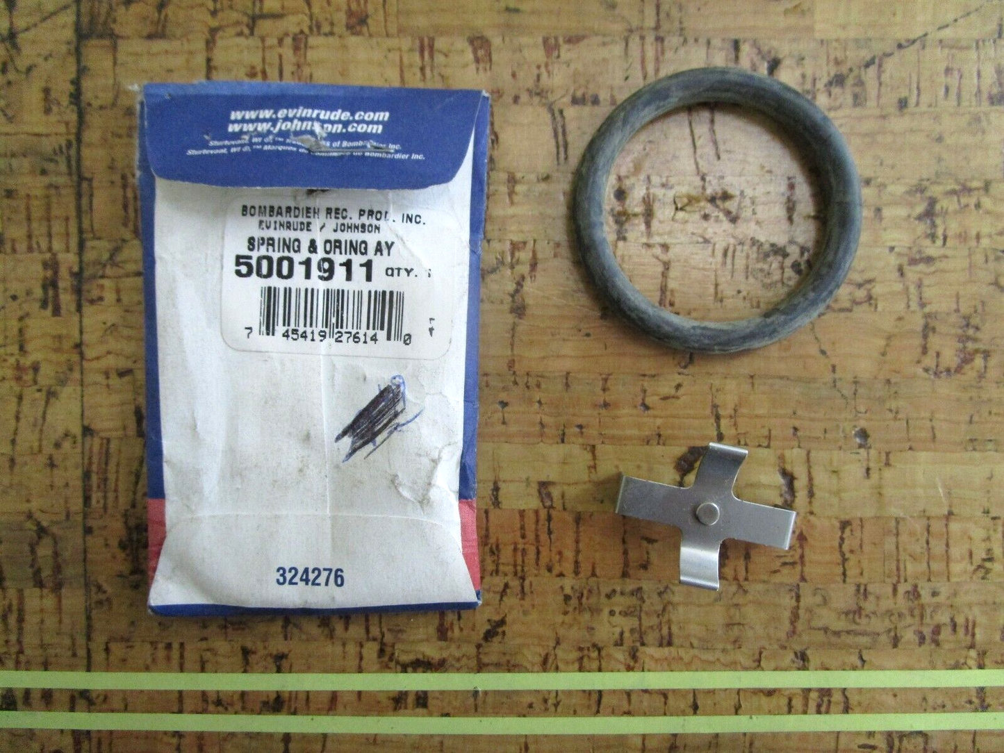 *NEW OEM* 0810 OMC Johnson Evinrude Spring & O-Ring Assembly 5001911