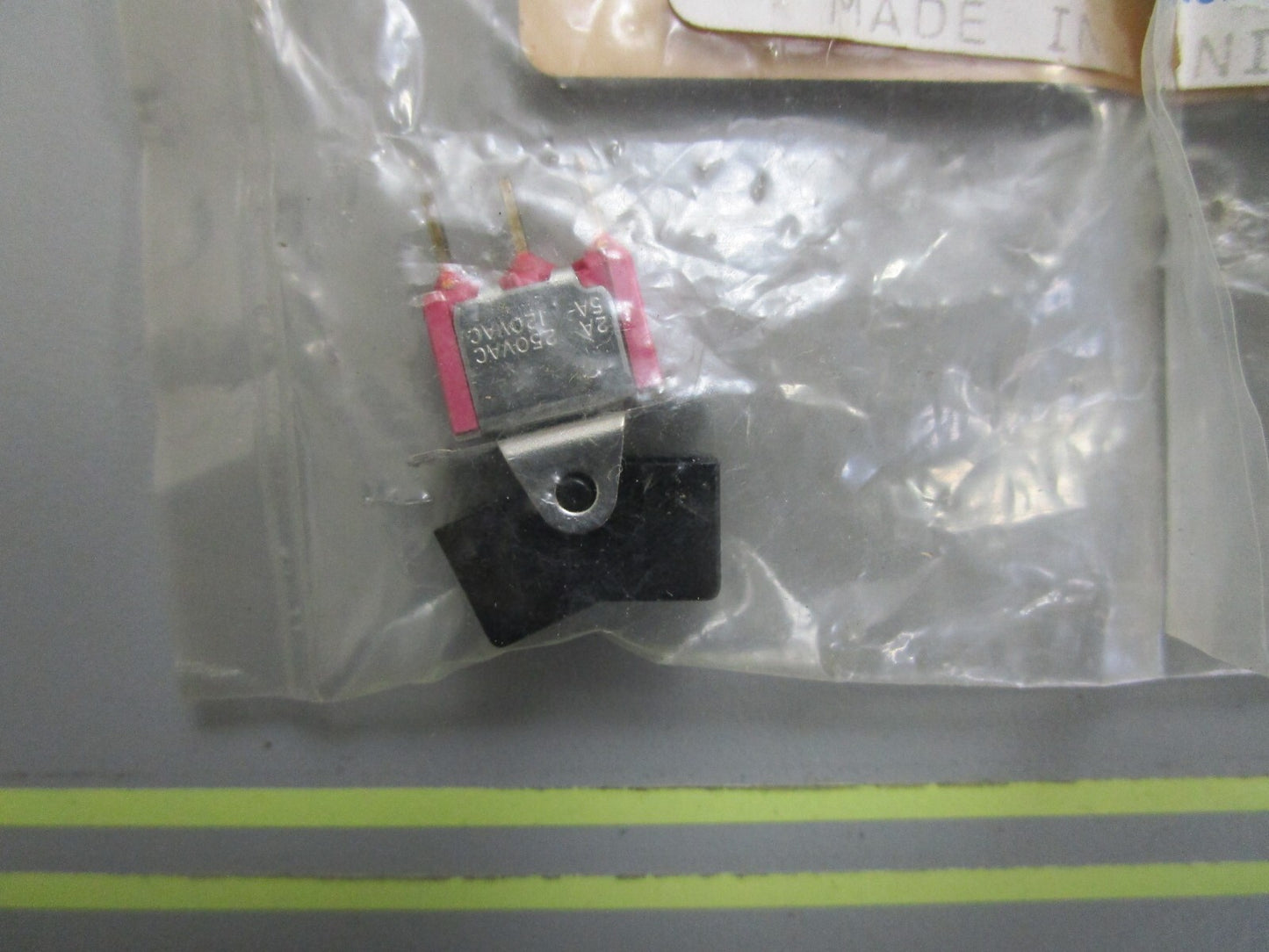 *NEW OEM* 0810 Volvo Penta Switch 853311-9