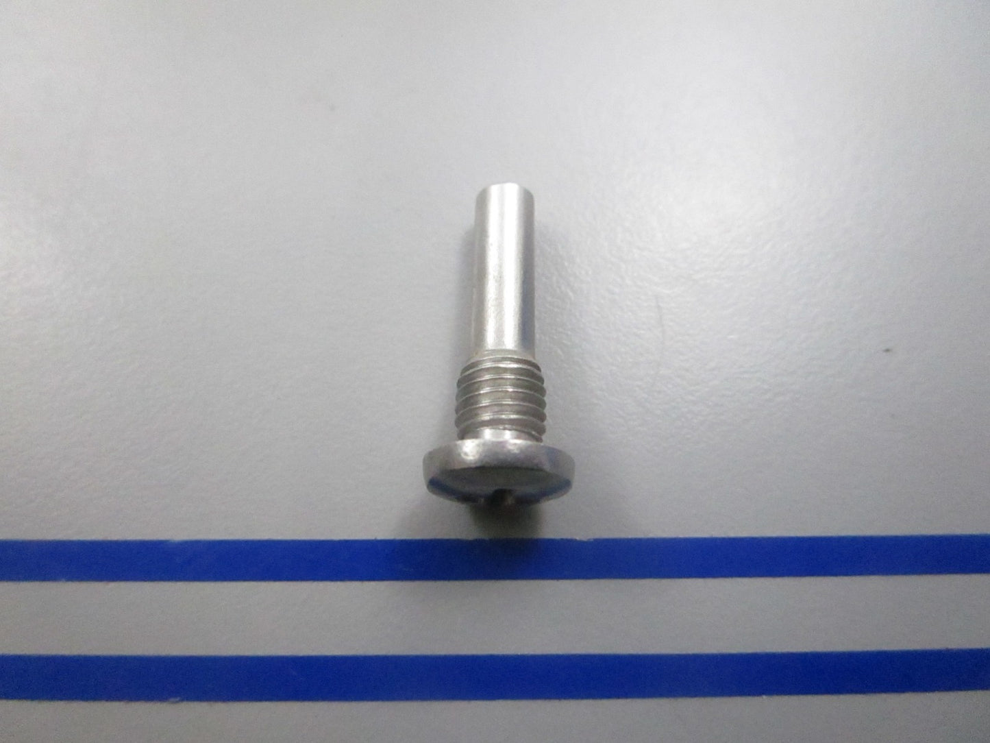 NEW OEM 303358 0303358 OMC Johnson Evinrude Pivot Pin 0810