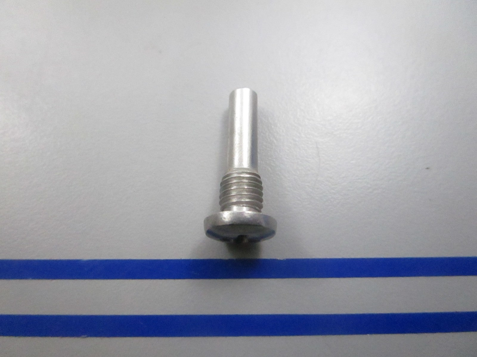 NEW OEM 303358 0303358 OMC Johnson Evinrude Pivot Pin 0810