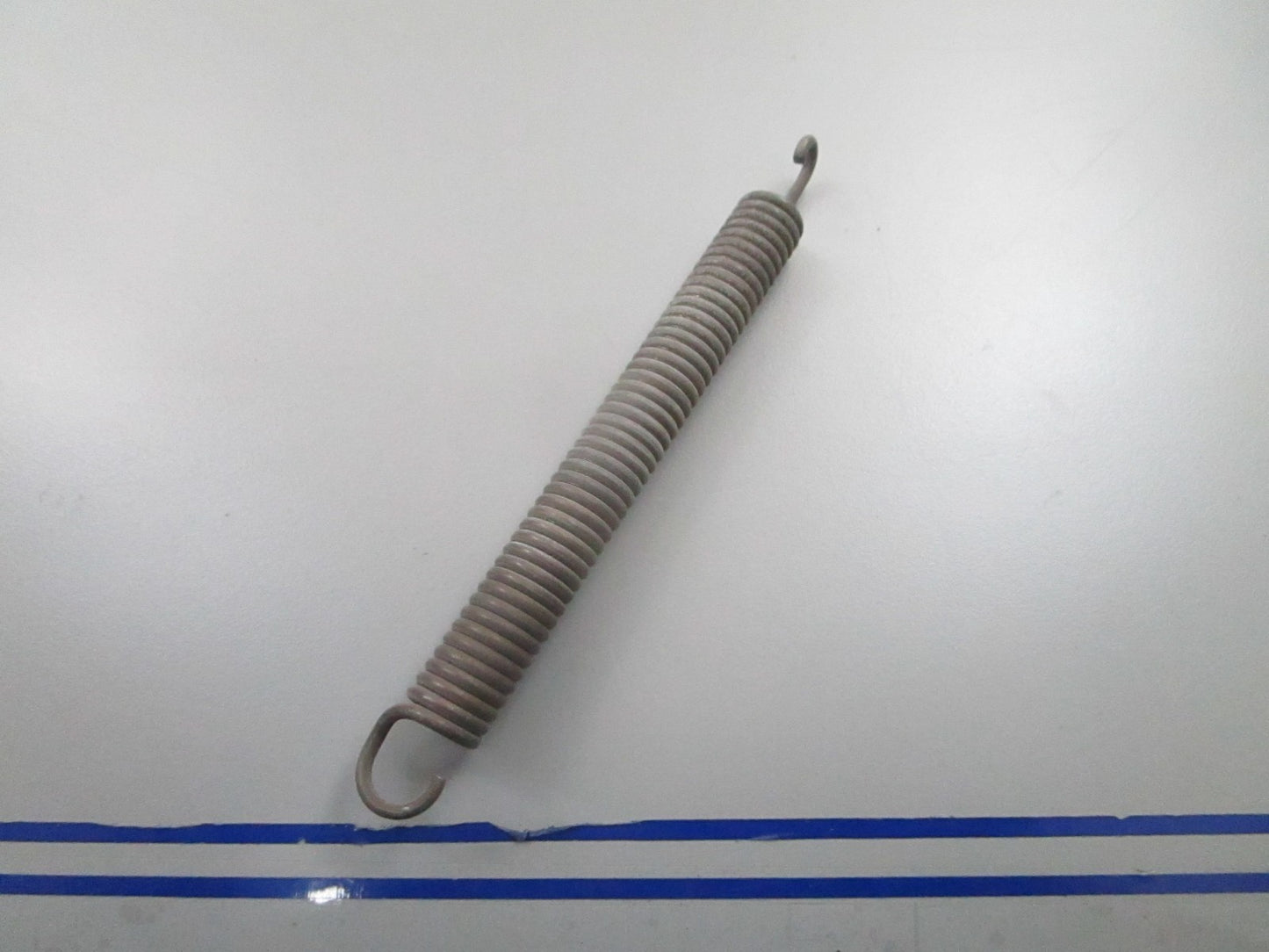 *NEW OEM* 0810 OMC Johnson Evinrude Spring 304282 0304282