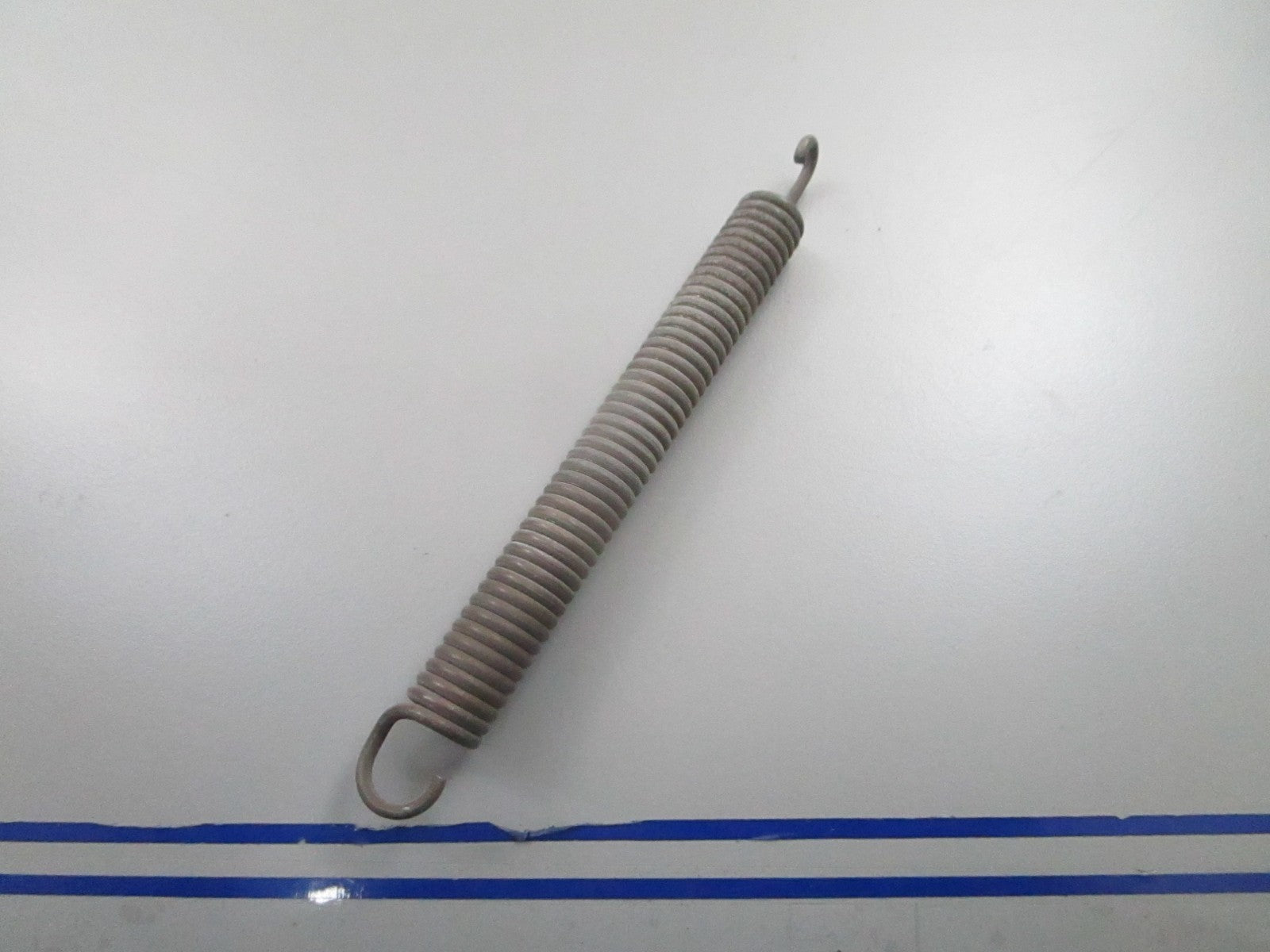 *NEW OEM* 0810 OMC Johnson Evinrude Spring 304282 0304282