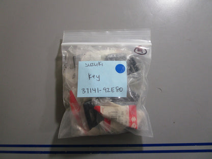 *NEW OEM* 0810 Suzuki Key 37141-92E80