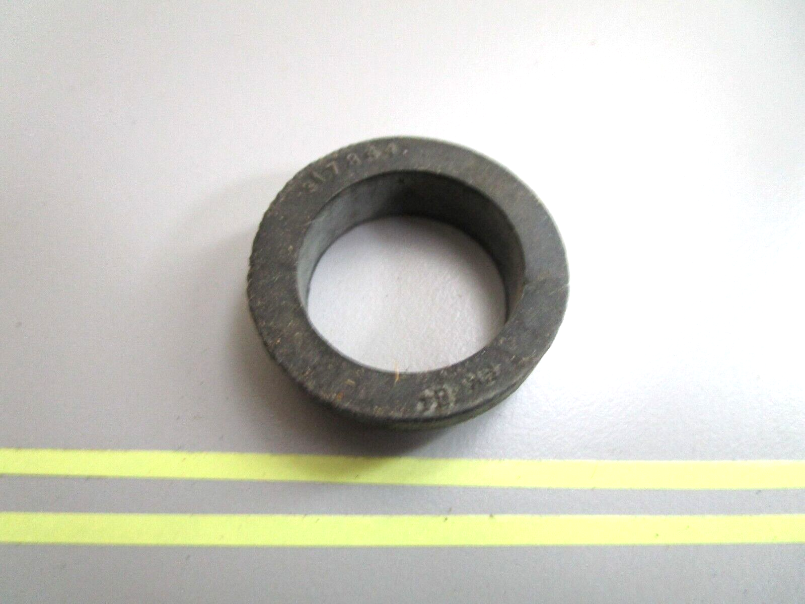 *NEW OEM* 0750 OMC Johnson Evinrude GROMMET 317844 0317844