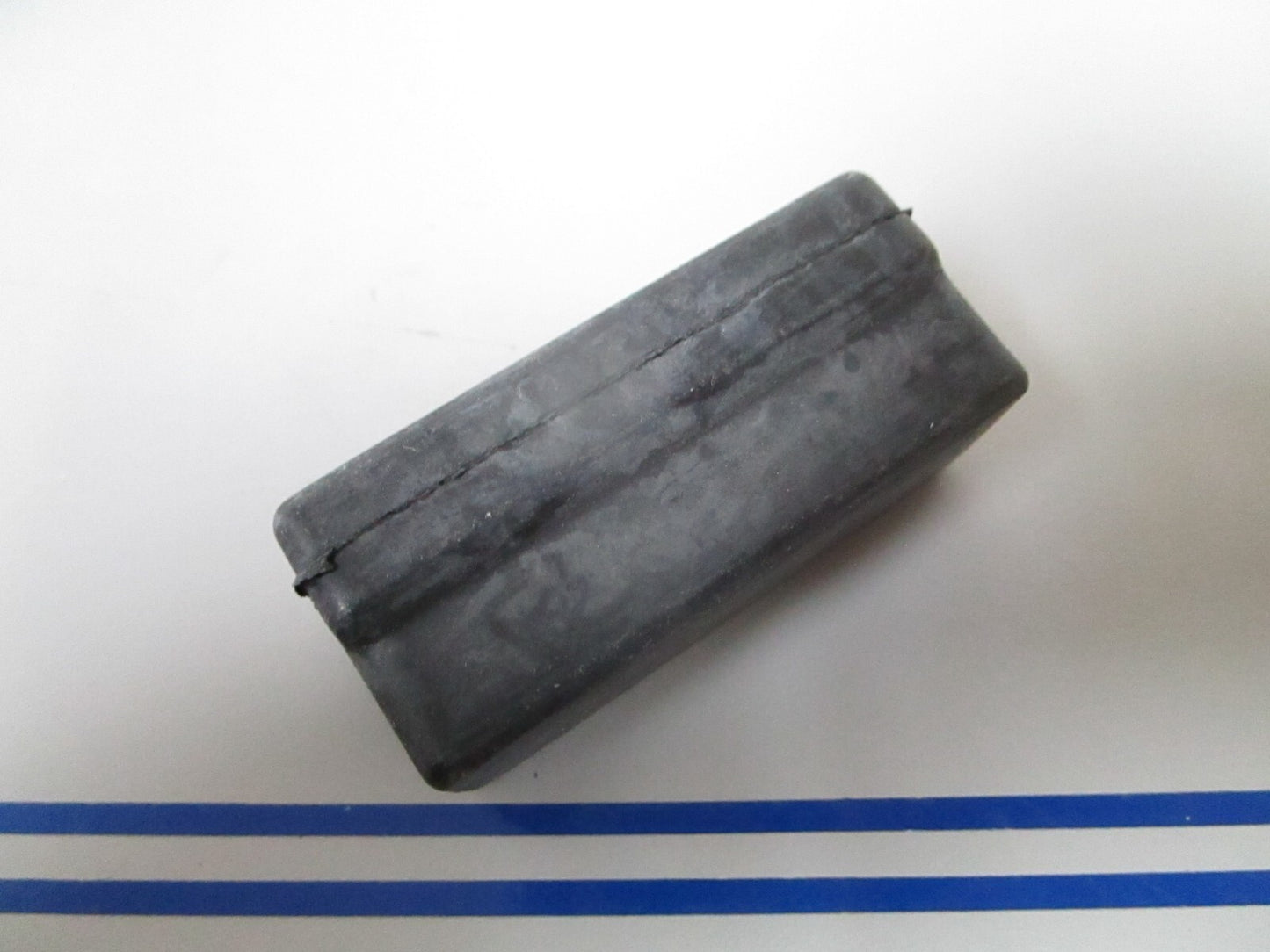 *NEW OEM* 0810 OMC Johnson Evinrude Rubber Mount 332421 0332421