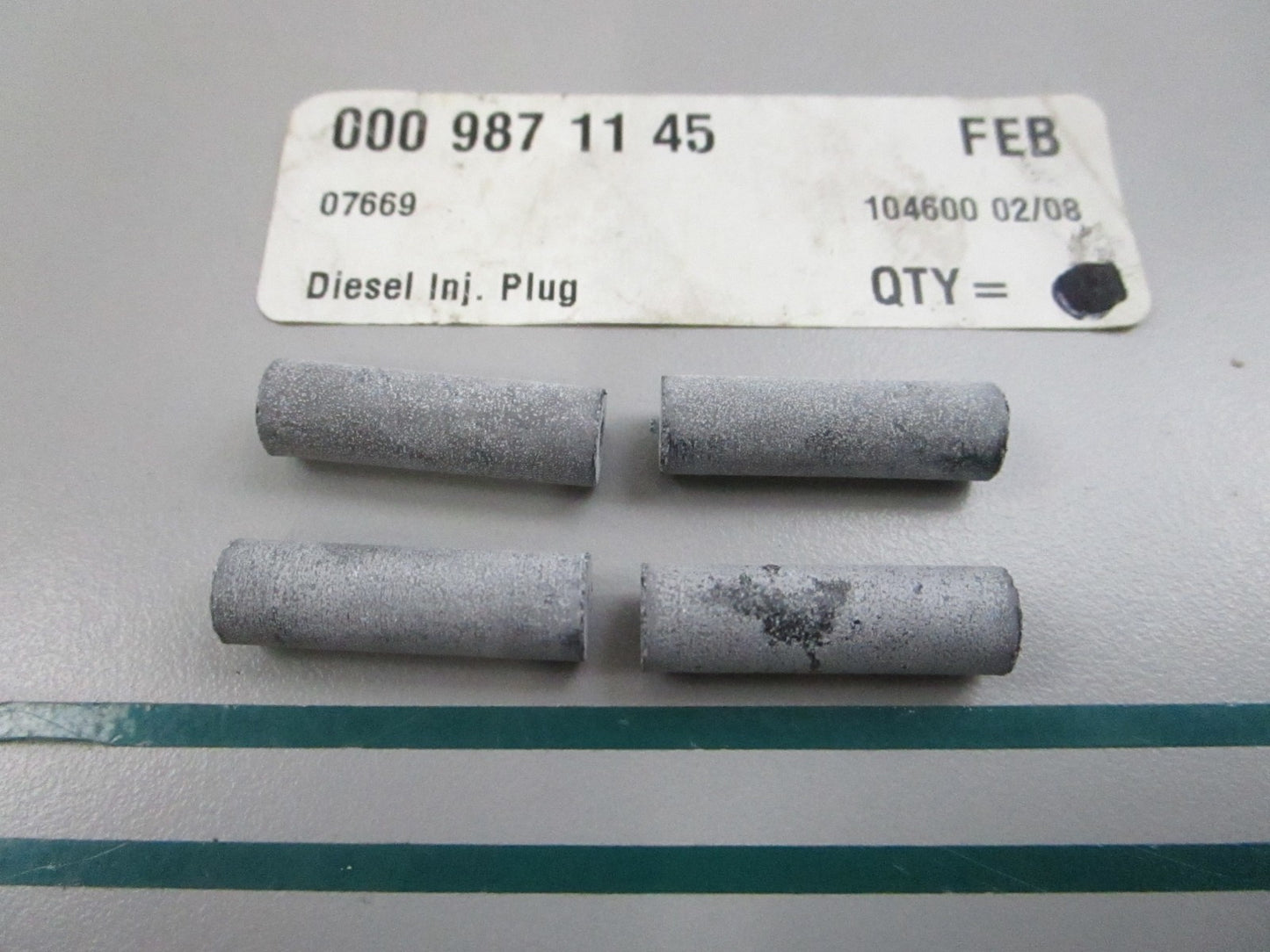 NEW OEM (LOT OF 4) 0009871145 Mercedes-Benz Plug 0810
