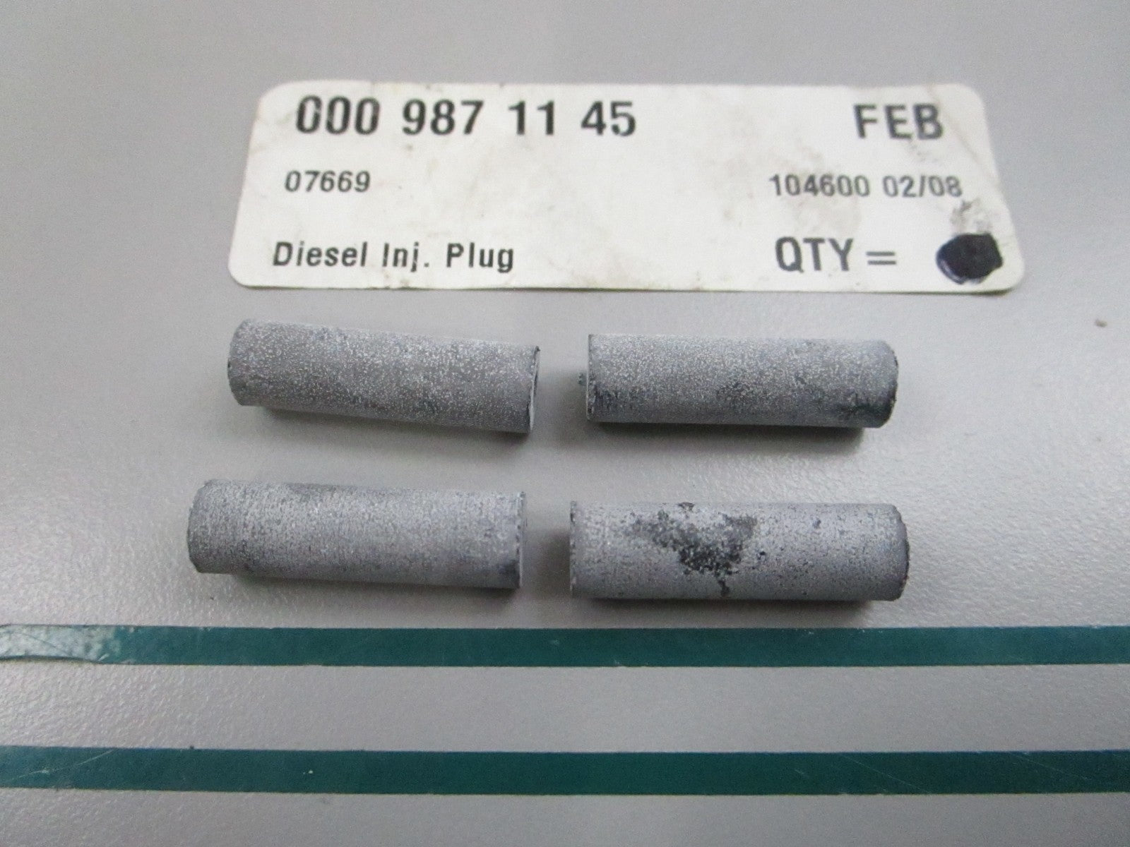 NEW OEM (LOT OF 4) 0009871145 Mercedes-Benz Plug 0810