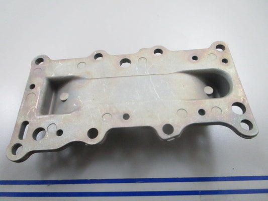 *NEW OEM* 0810 OMC Johnson Evinrude Inner Exhaust Cover 318926 0318926