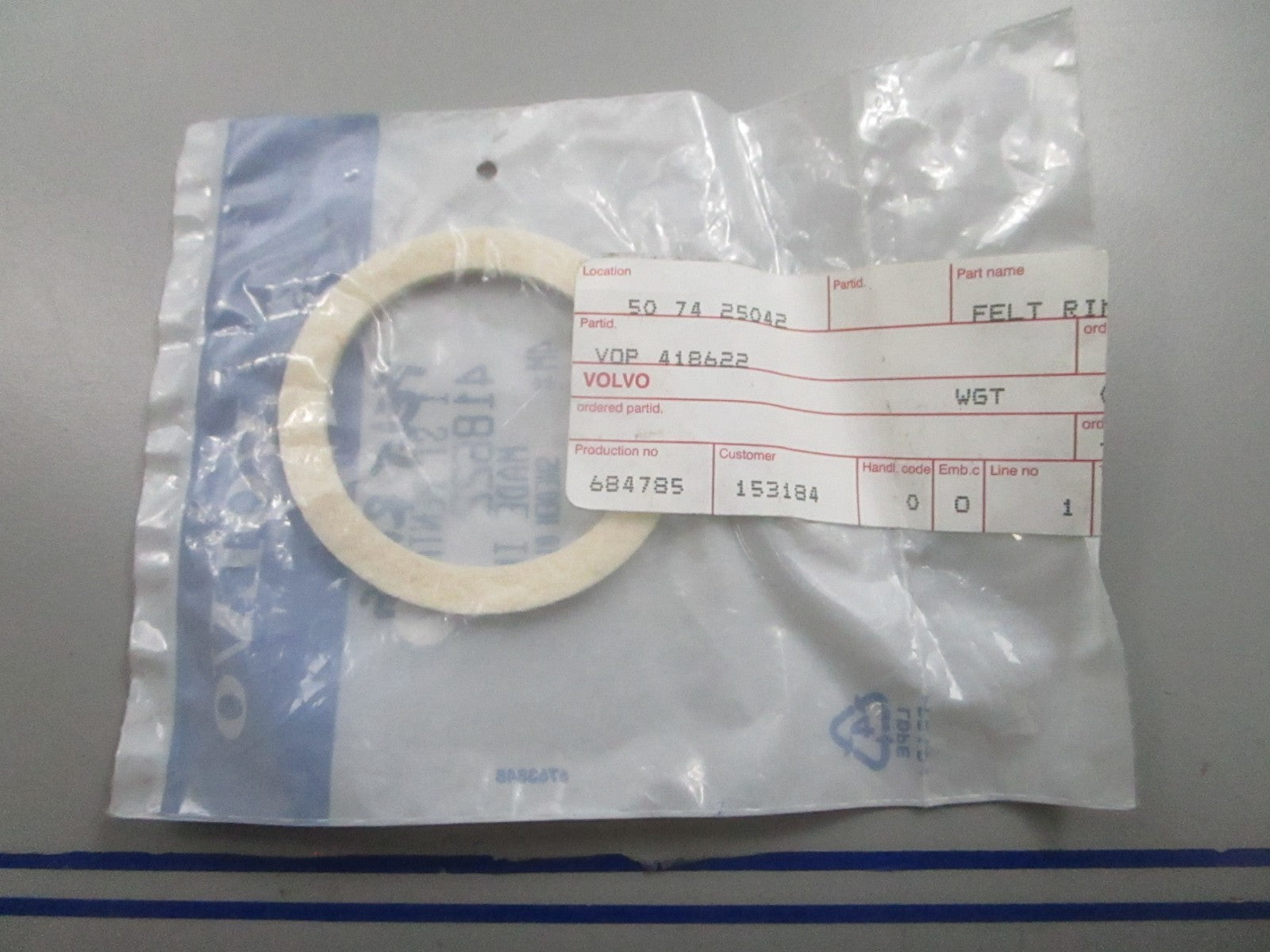 *NEW OEM* 0810 Volvo Penta Felt Ring 418622