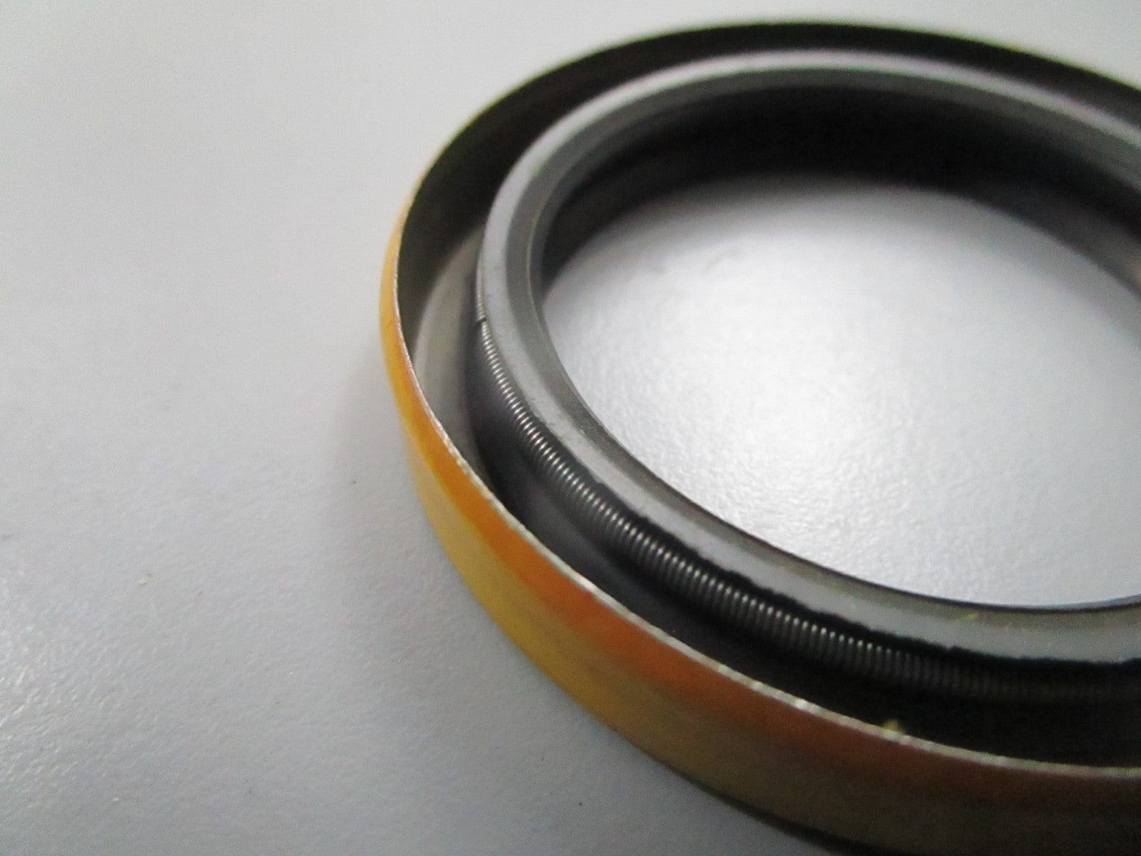 *NEW OEM* 0810 GM Seal 6269204