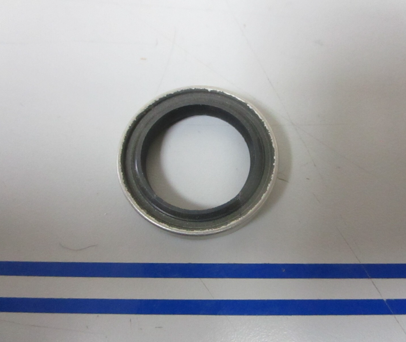 *NEW OEM* 0720 OMC Johnson Evinrude Seal 3852344