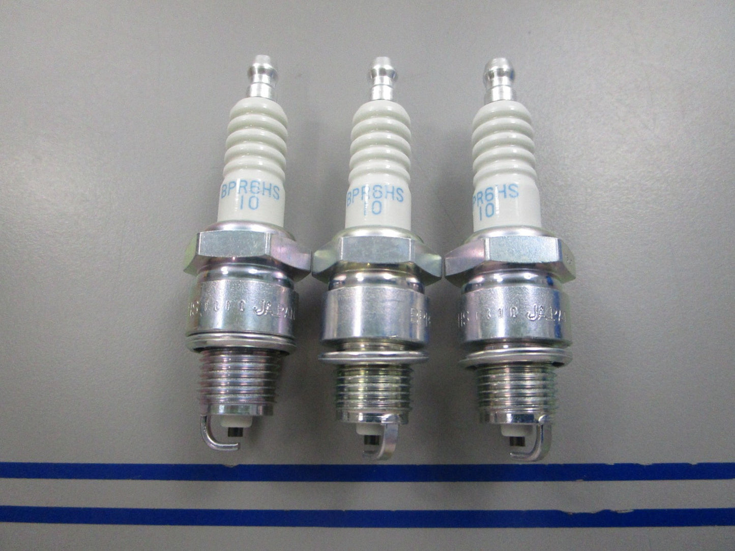 NEW (LOT OF 3) BPR6HS-10 NGK Spark Plug 0810